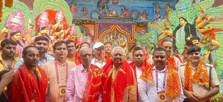 श्री दुर्गा मंदिर मिश्रटोली के पूजा पंडाल कड़िया मुंडा ने किया उदघाटन