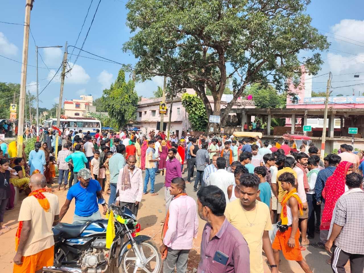 प्रमुख : मारपीट में घायल युवक की मौत के बाद आक्रोशित ग्रामीणों ने किया रोड जाम