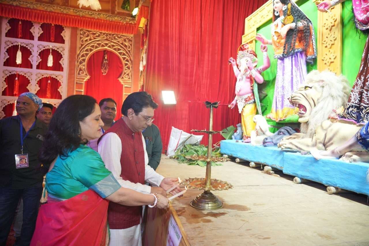 चिरेका जीएम ने पूजा पंडालों का किया भ्रमण