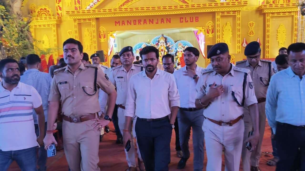 दुर्गा पूजा को लेकर बरती जा रही सावधानियां: डीएम