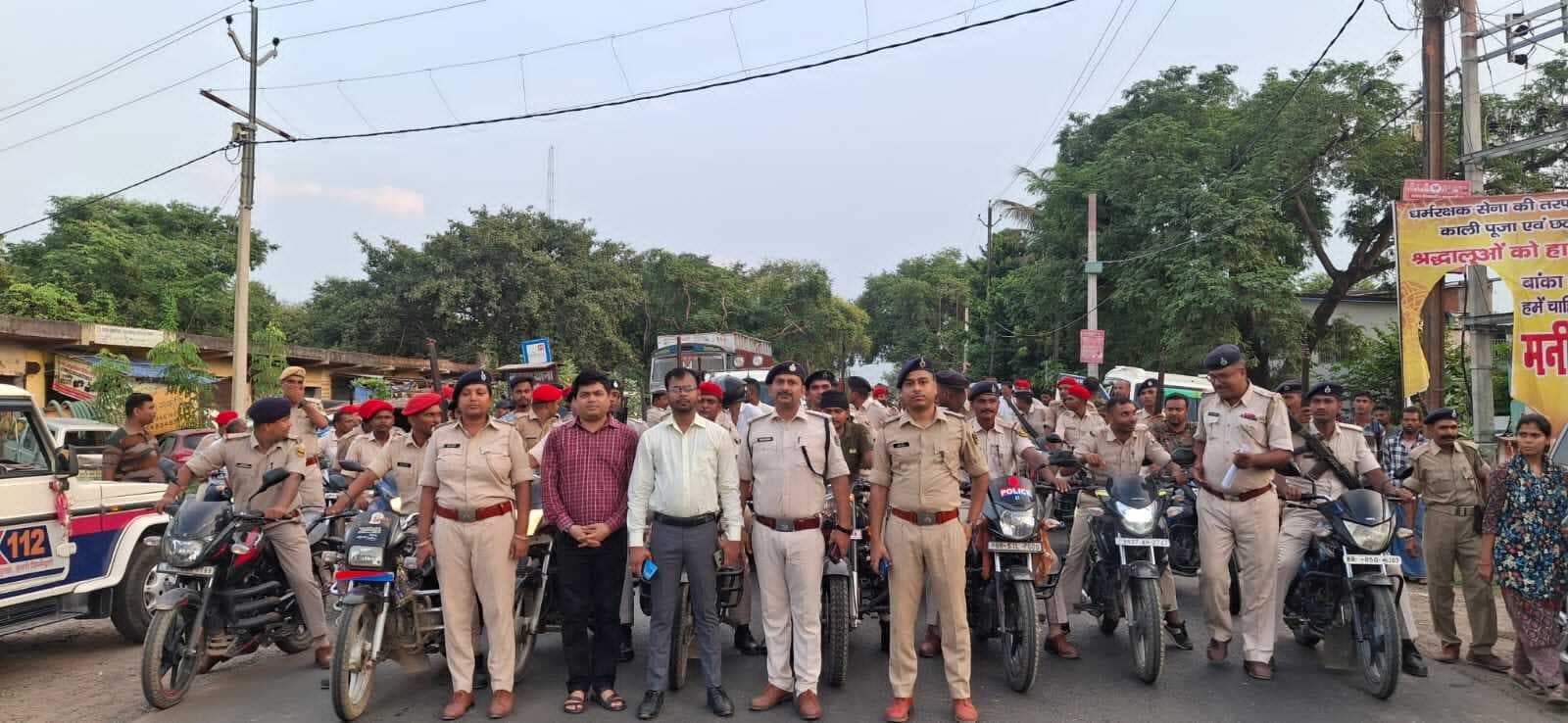 दुर्गा पूजा को लेकर चलाया गया फ्लैग मार्च