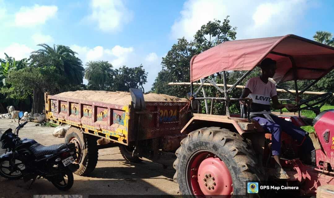 कार्रवाई के बाद भी दौड़ रहे अवैध बालू लदे ट्रैक्टर