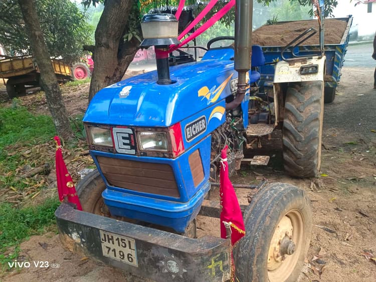 सारठ पुलिस ने अवैध बालू लदा ट्रैक्टर किया जब्त