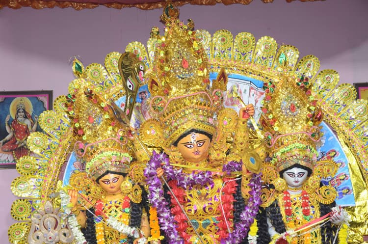 Deoghar News : महासप्तमी पर खुले पूजा पंडालों व मंडपों के पट, माता ने दर्शन को भक्तों का लगा तांता