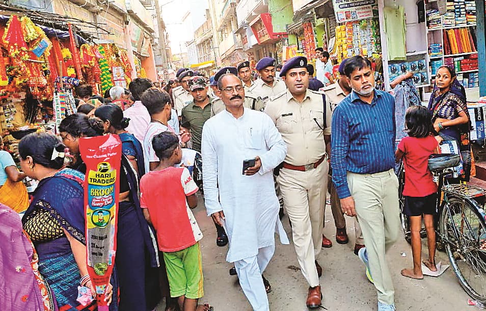 Begusarai News : दुर्गापूजा में विधि-व्यवस्था को लेकर फ्लैग मार्च