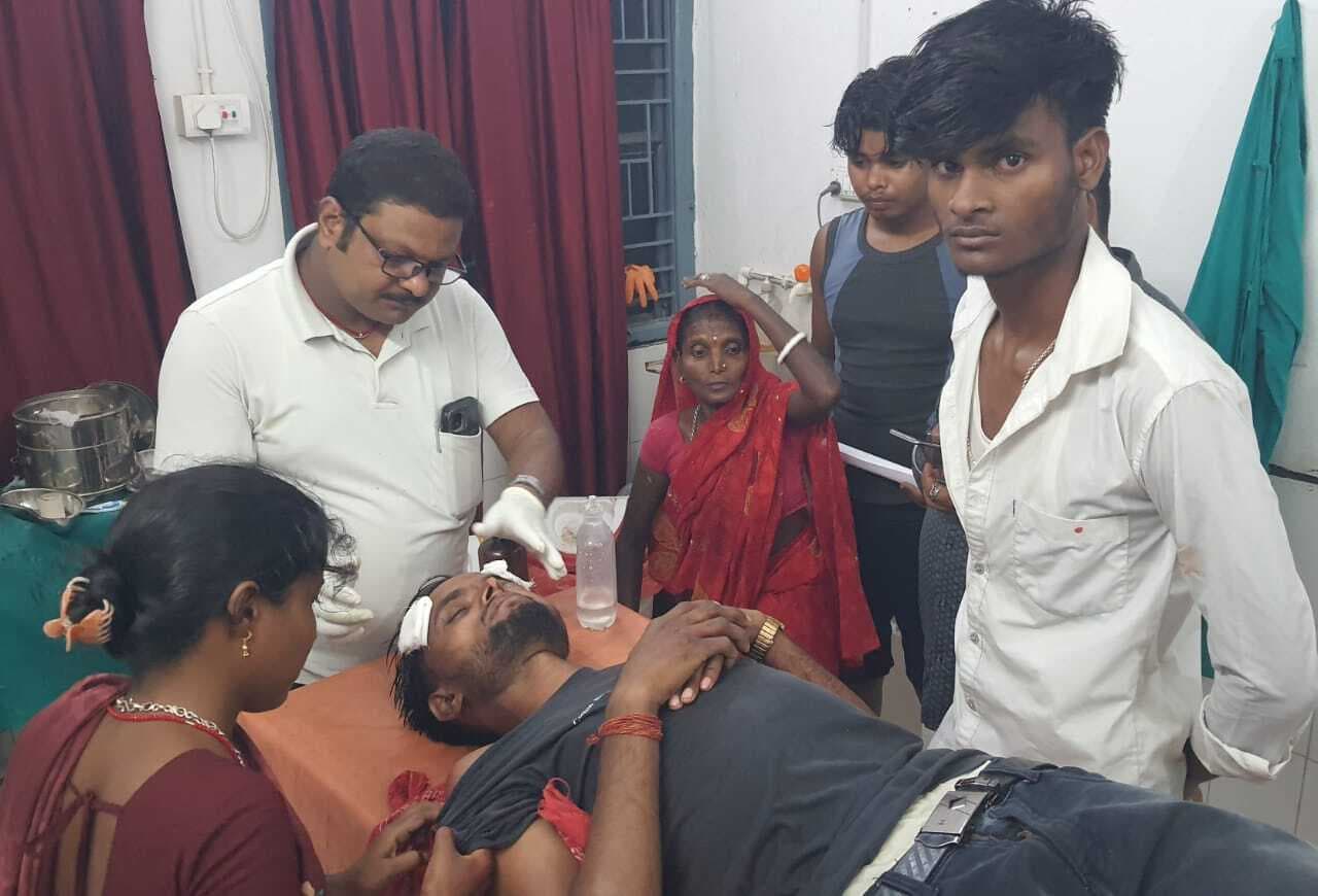 बाइक दुर्घटना में मां-बेटा सहित तीन लोग हुए घायल