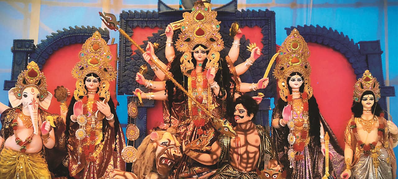 Gopalganj News : प्यारा सजा है तेरा द्वार भवानी, भक्तों की लगी है कतार…