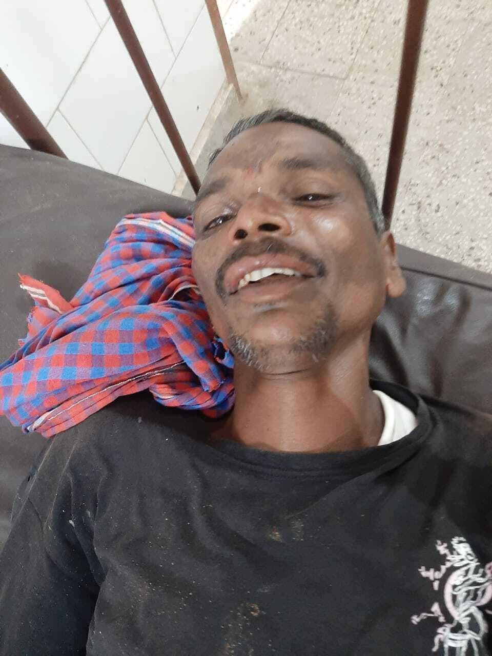 बाइक से गिरकर युवक घायल