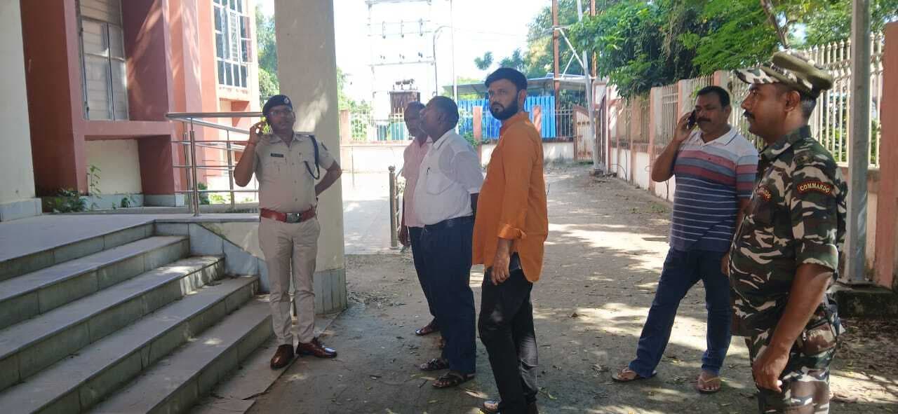 जवानों के आवासन स्थल का थानाध्यक्ष ने लिया जायजा