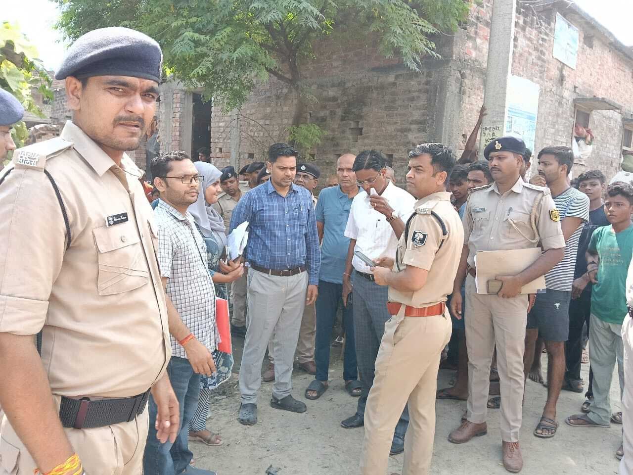 Darbhanga News: डीएम व एसएसपी ने सुरक्षा बलों के ठहराव स्थलों का लिया जायजा