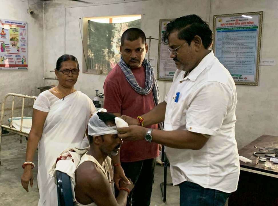 खेत पवटन को लेकर दो पक्षों में जमकर हुई मारपीट, पिता-पुत्र सहित आठ लोग हुए जख्मी