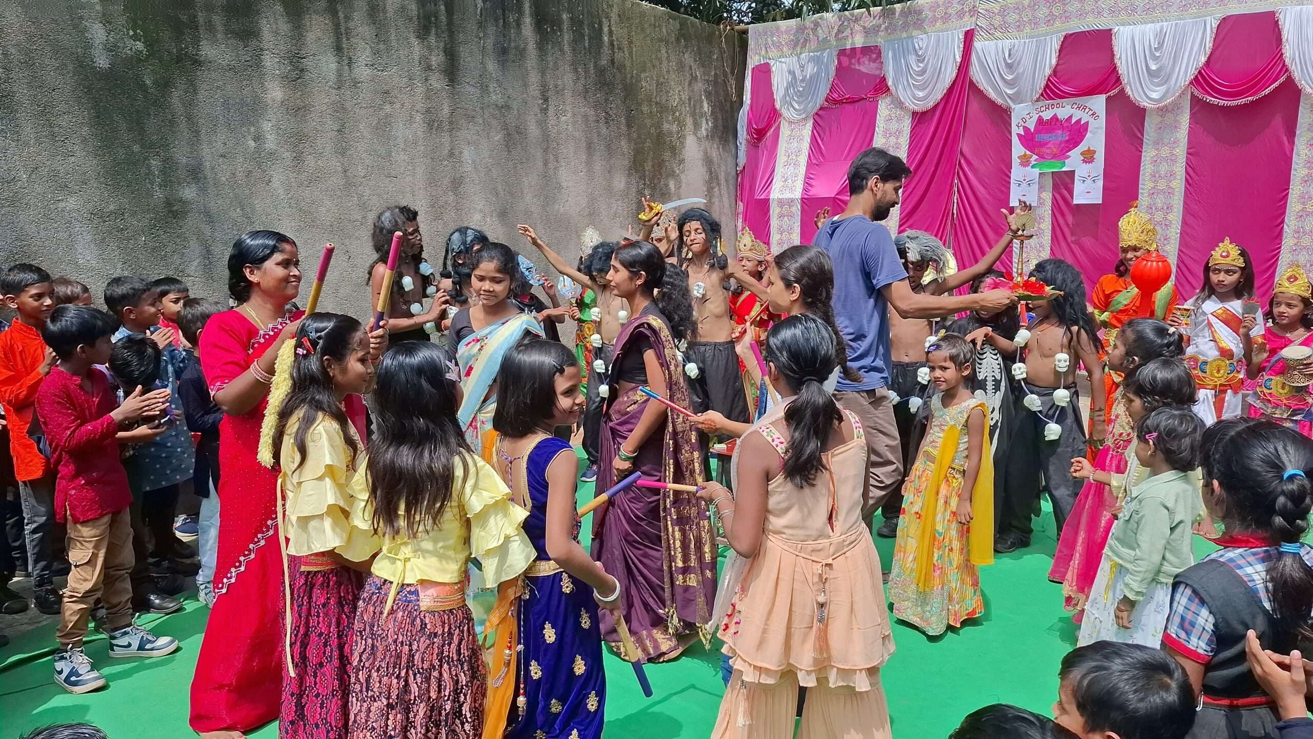 Giridih News :केडी इंटरनेशल पब्लिक स्कूल चतरो में  नवरात्र उत्सव