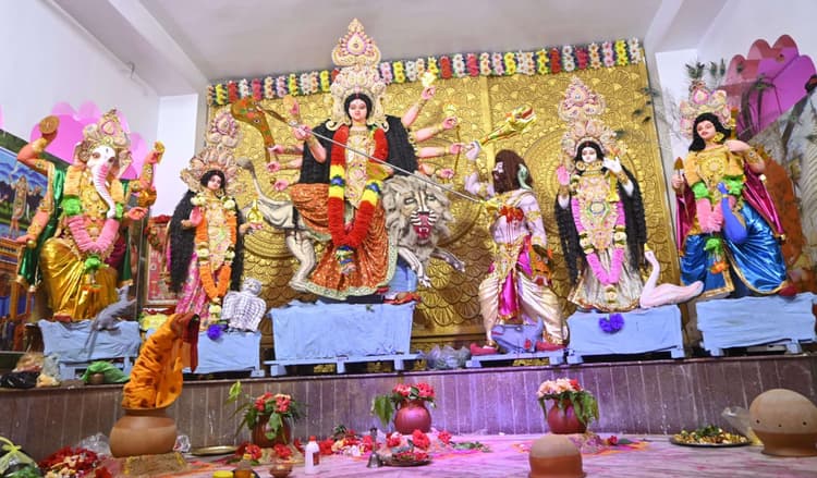 Bokaro News : जरीडीह : पूजा-पंडालों के खुले पट, मां ने दिया दर्शन