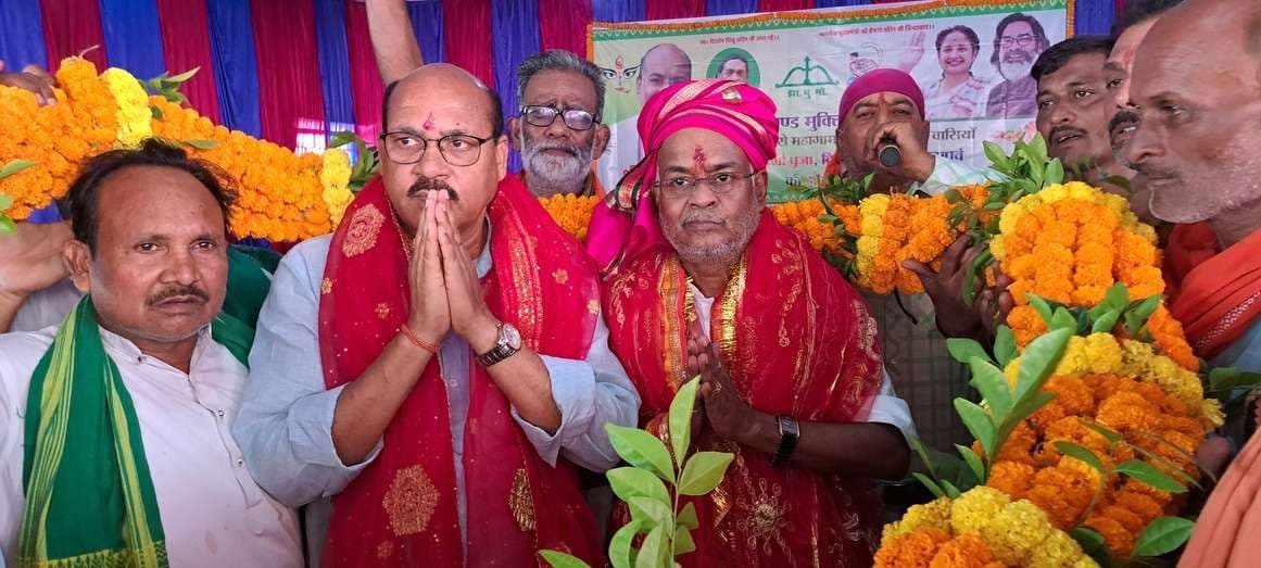 पंकज मिश्रा पहुंचे इटहरी, विकास और मेला आयोजन का दिया आश्वासन