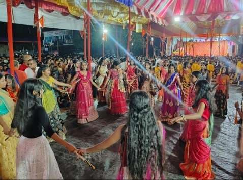 बलबड्डा में पहली बार डांडिया महोत्सव, बच्चों ने मोहा मन