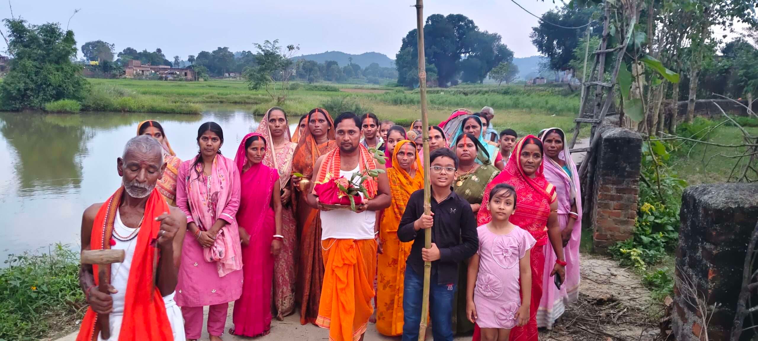 Giridih News :बेलभरनी पूजा कर डोली में लायी गयी मां की प्रतिमा