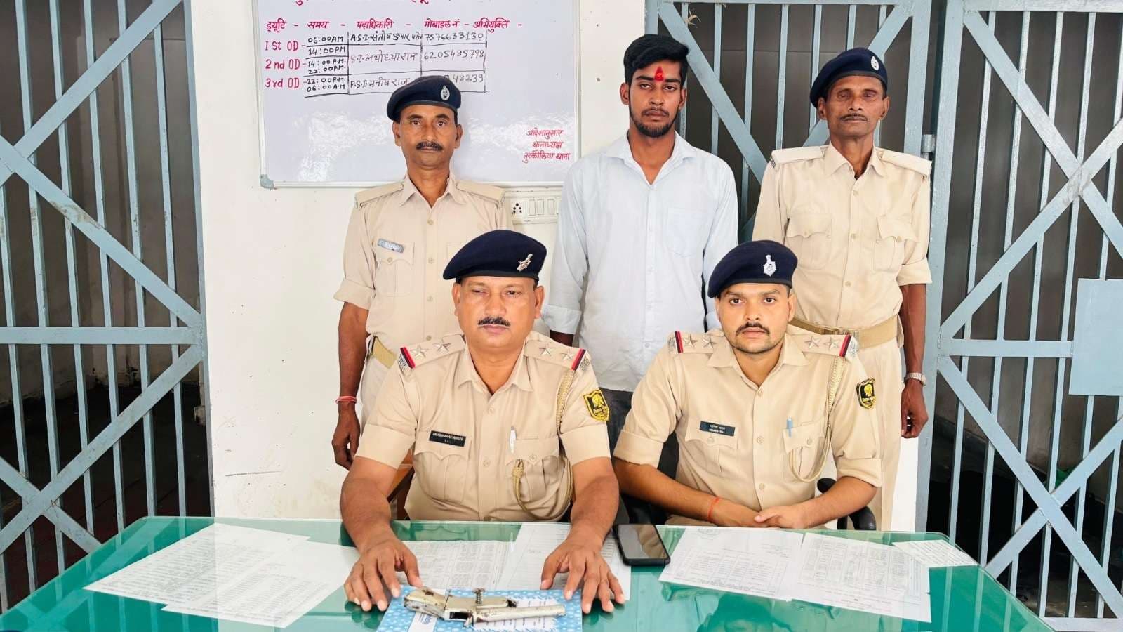 Motihari : जयसिंहपुर बड़हरवा से देसी कट्टा के साथ युवक गिरफ्तार