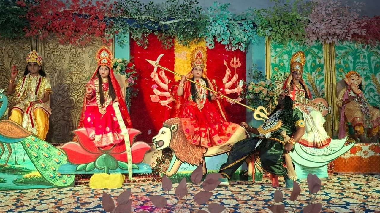 Motihari : ब्रह्माकुमारियों ने दुर्गा माता की नौ रूपों की सजाई झांकी