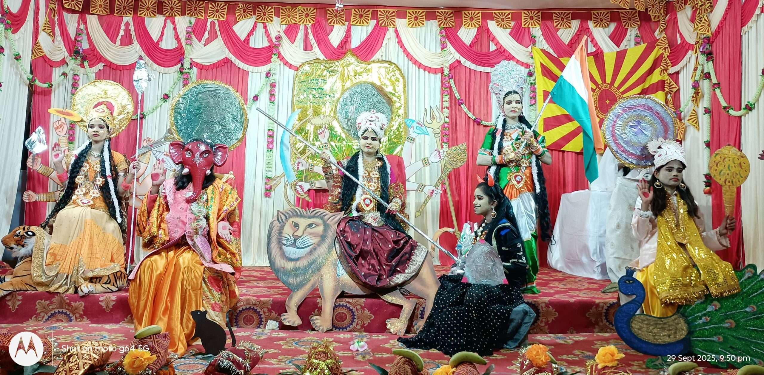 शहरवासियों के लिए आकर्षण का केंद्र बना देवियों की चैतन्य झांकी