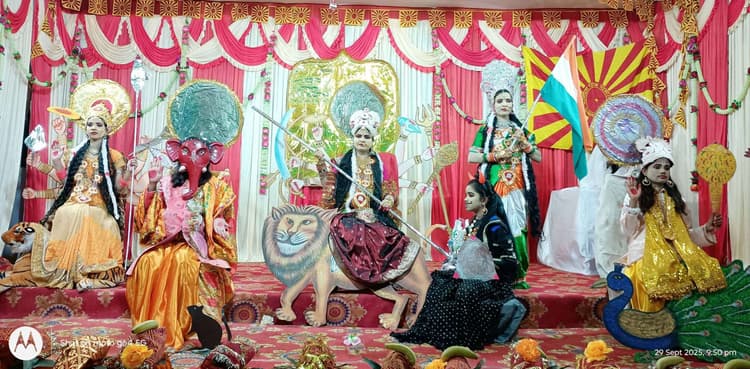 शहरवासियों के लिए आकर्षण का केंद्र बना देवियों की चैतन्य झांकी