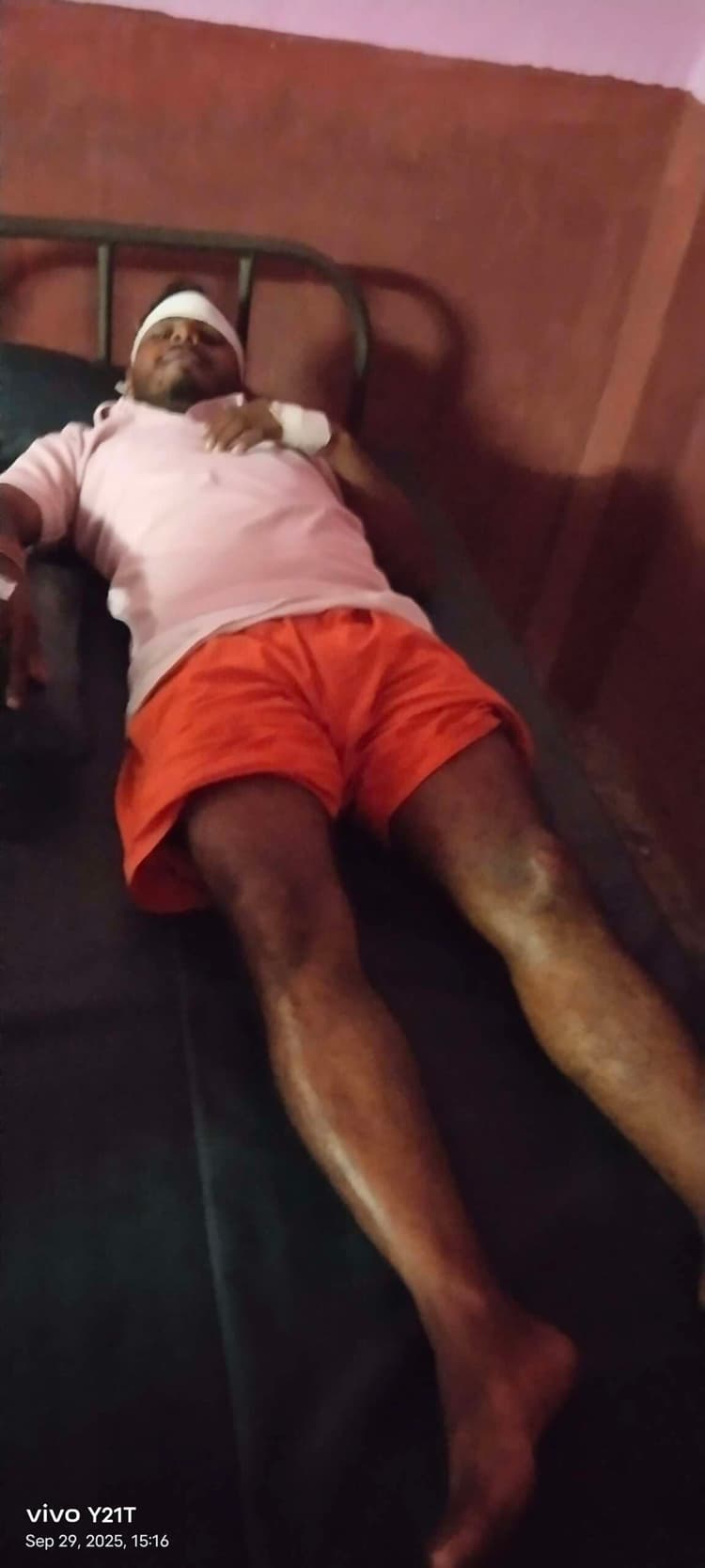 अज्ञात वाहन की टक्कर से राजद नेता अनुराग घायल