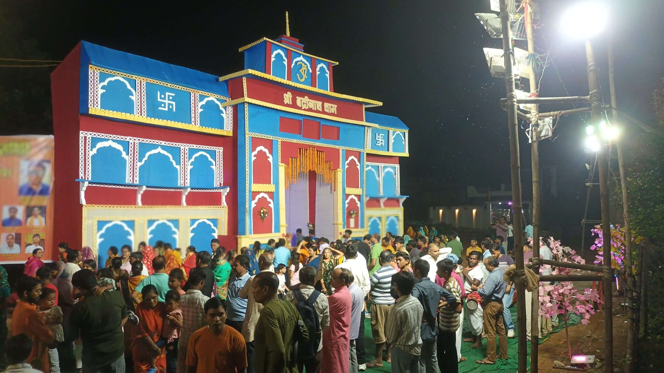 तोरपा के पंडालों में उमड़ी श्रद्धालुओं की भीड़