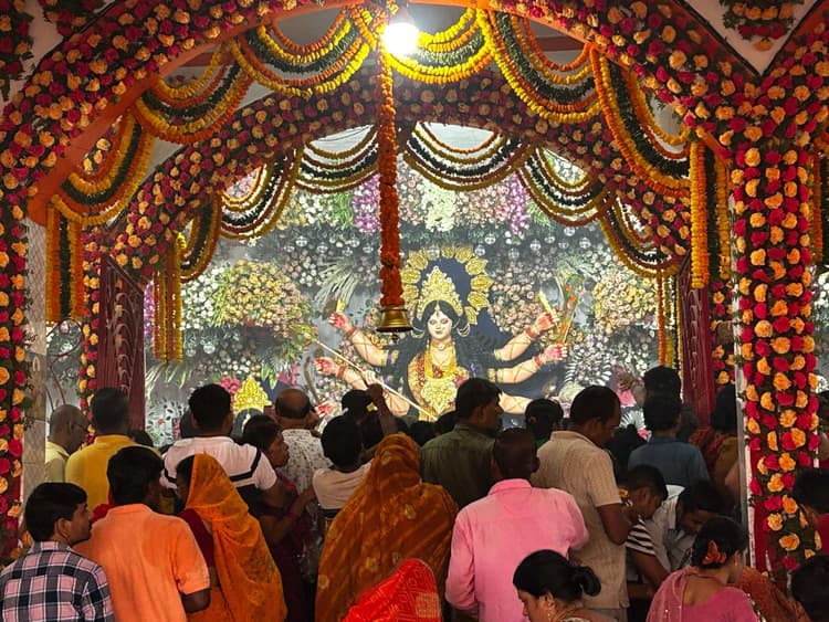 अष्टमी पर उमड़ा आस्था का सैलाब, सुपौल में दुर्गा पूजा धूमधाम से जारी