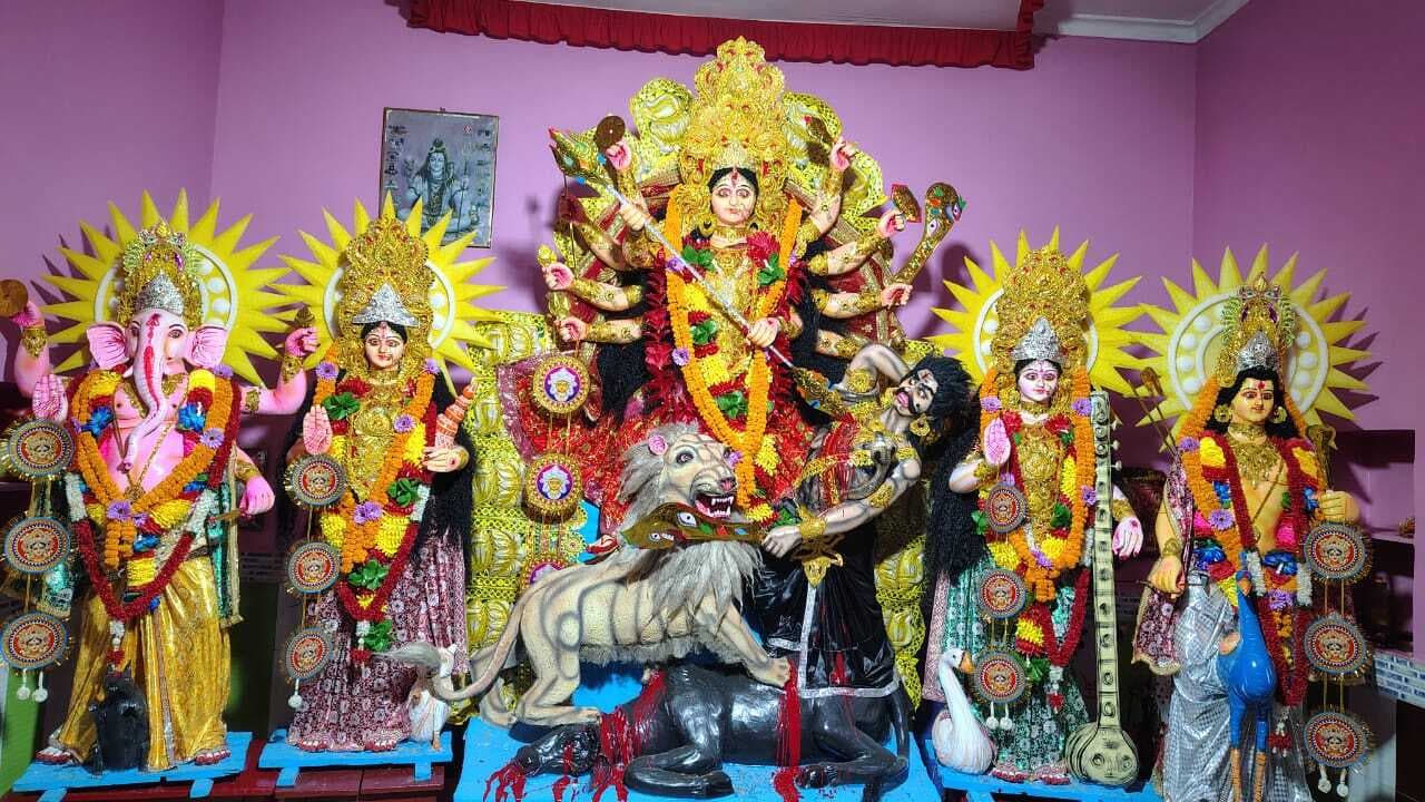 मुर्शिदाबाद में श्रद्धालुओं ने की दुर्गाष्टमी की पूजा