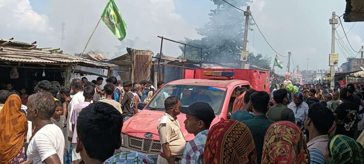 आग लगने से जलीं पांच दुकानें, लाखों की क्षति