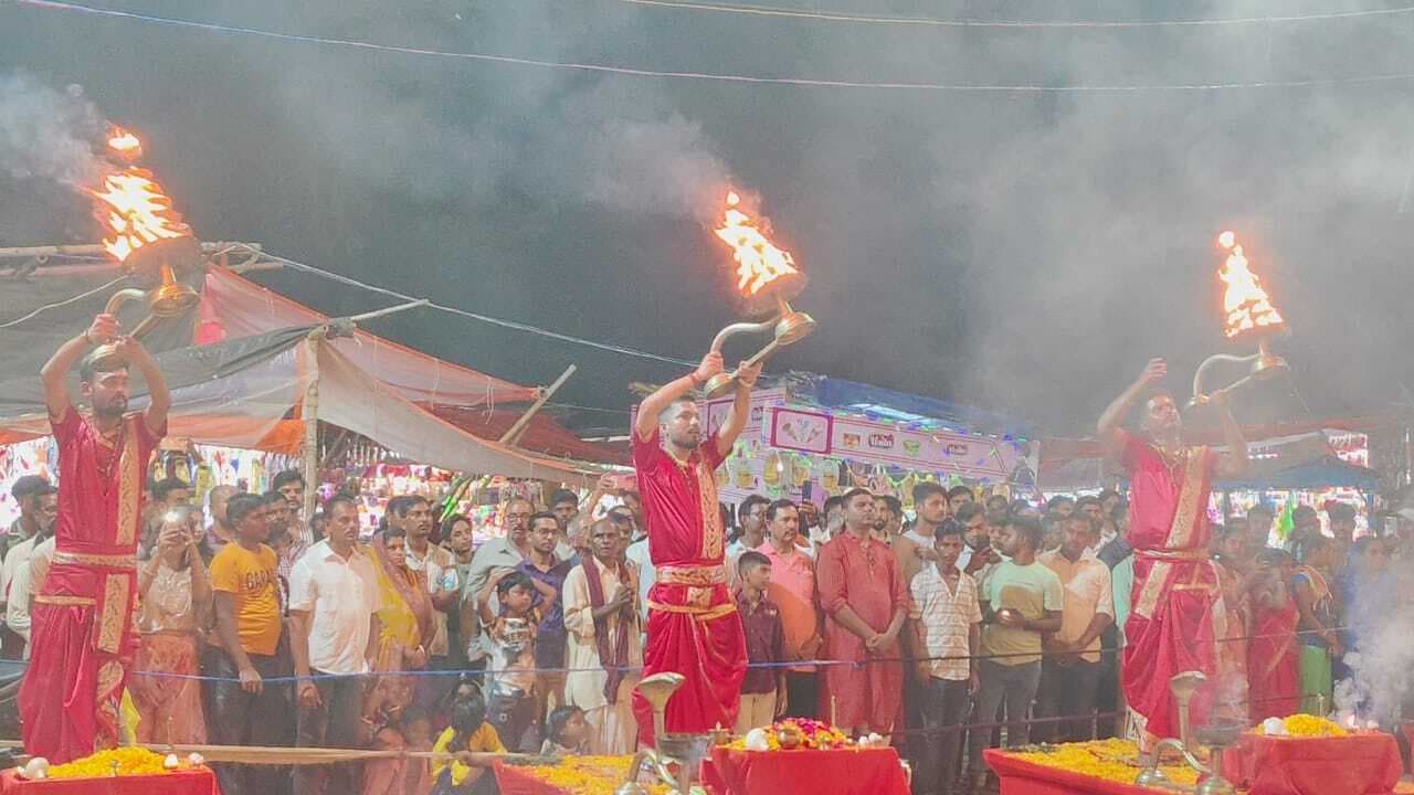 अमड़ापाड़ा में पहली बार हुई गंगा आरती, उमड़ा आस्था का सैलाब