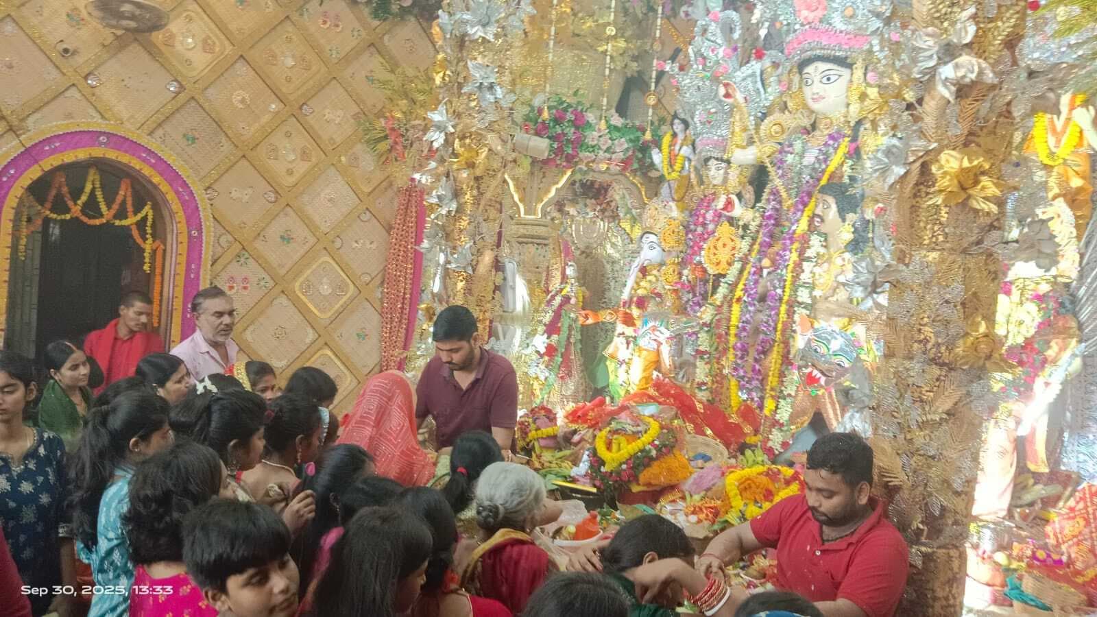 महा अष्टमी को लेकर मंगलवार को की गयी महागौरी की पूजा