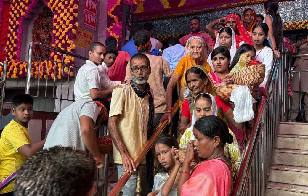 महाअष्टमी पर जगदंबा स्थान में उमड़ी श्रद्धालुओं की भीड़