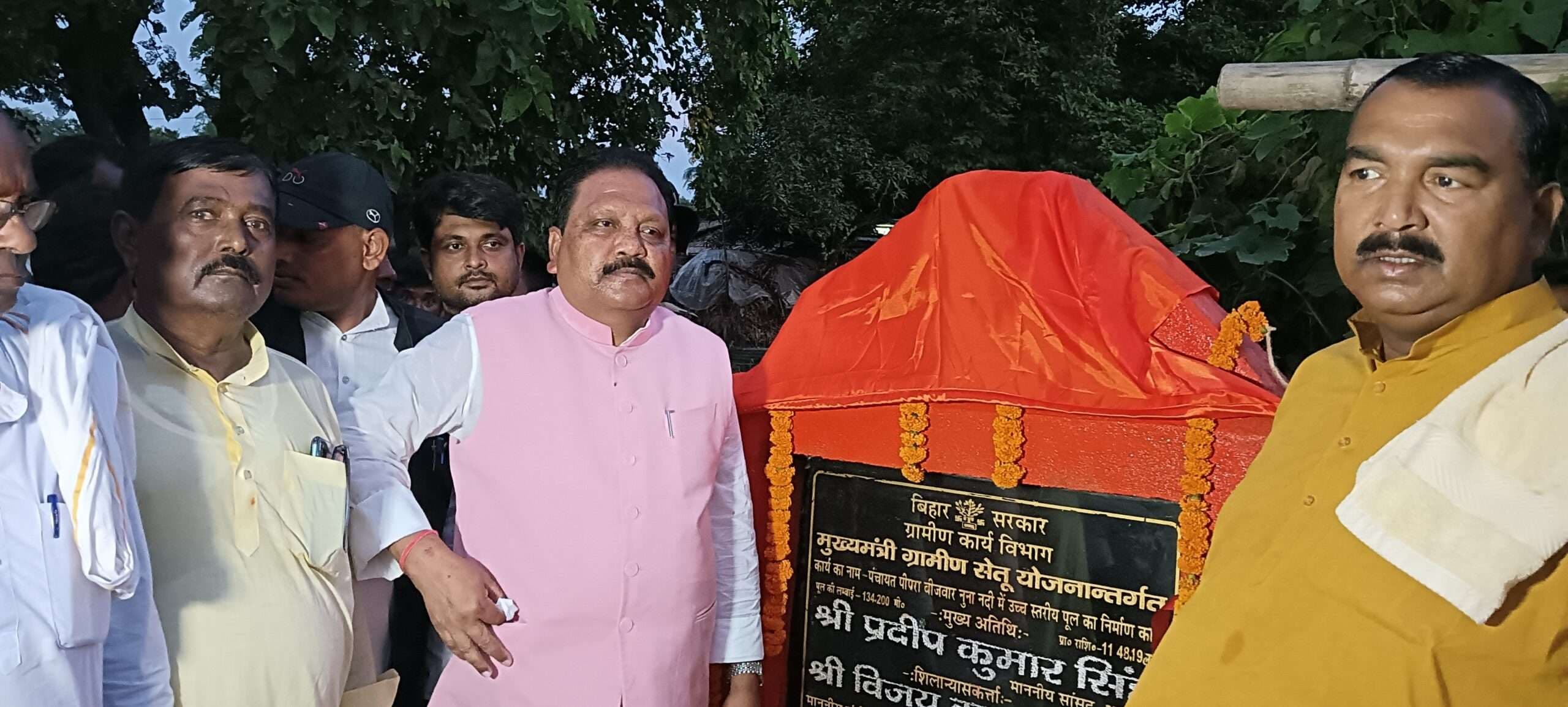 11.48 करोड़ से बनने वाले पुल का सांसद व मंत्री ने किया शिलान्यास