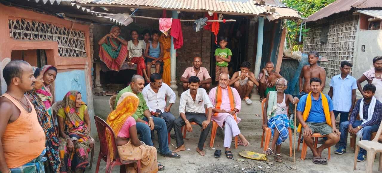 अग्निपीड़ित परिवार से मिले भाजपा नेता, दी सांत्वना