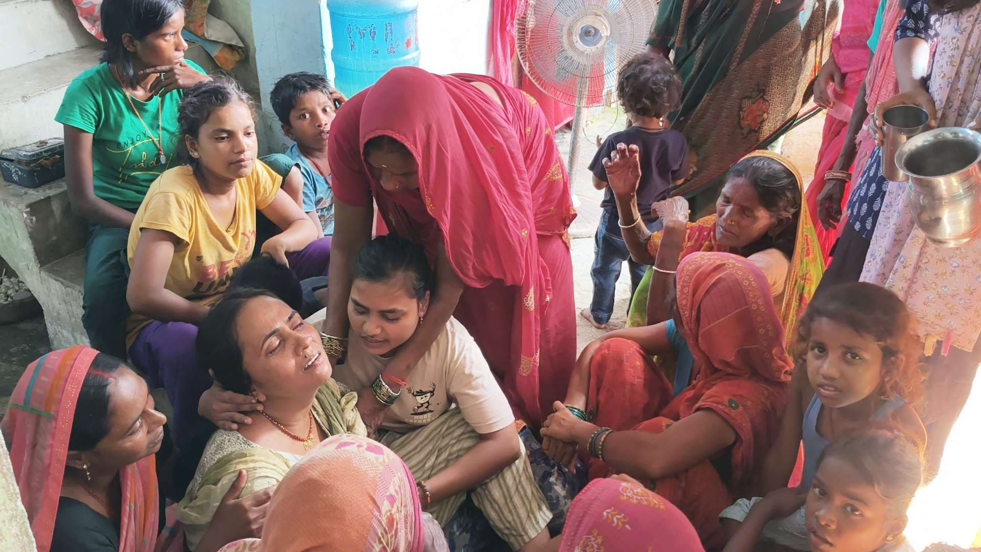 शव पहुंचते ही गांव में छाया मातमी सन्नाटा, परिजनों में मचा कोहराम