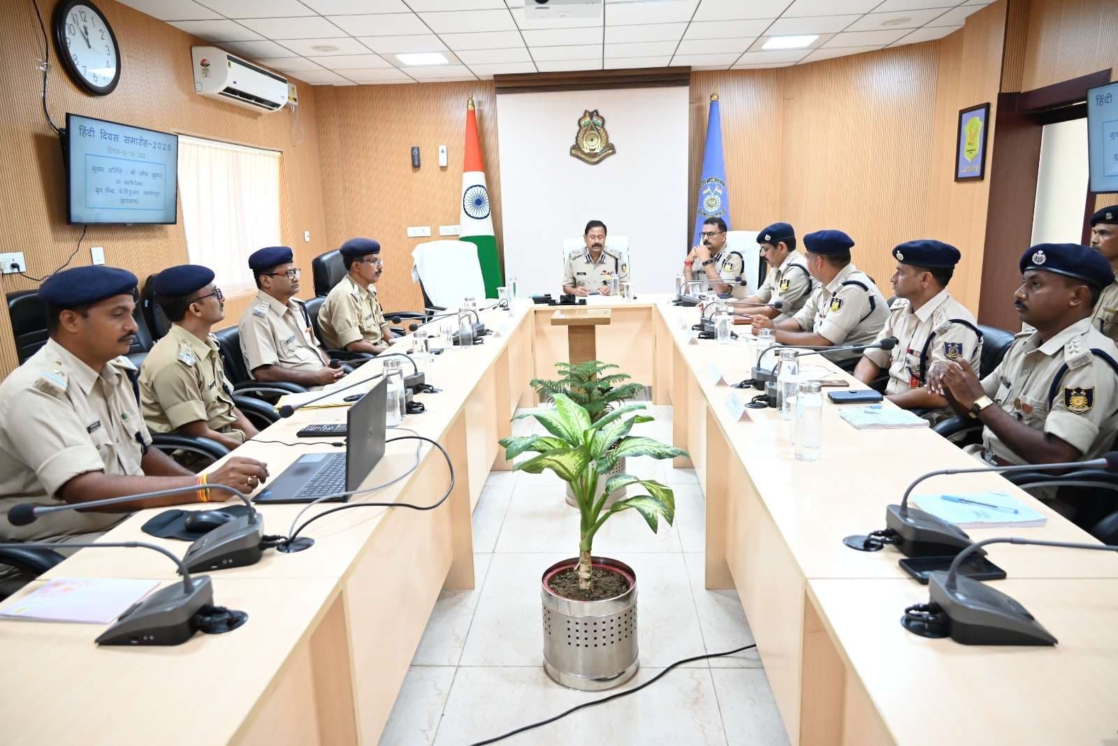 Jamshedpur news. सीआरपीएफ ने आयोजित किया हिंदी पखवाड़ा, प्रतिभागी हुए पुरस्कृत