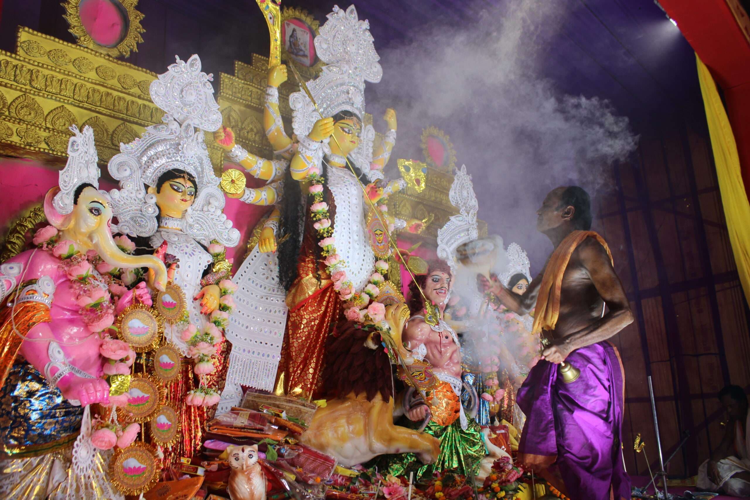 दुर्गा पूजा पंडालों में श्रद्धा और भाव के साथ संपन्न हुई संधि पूजा