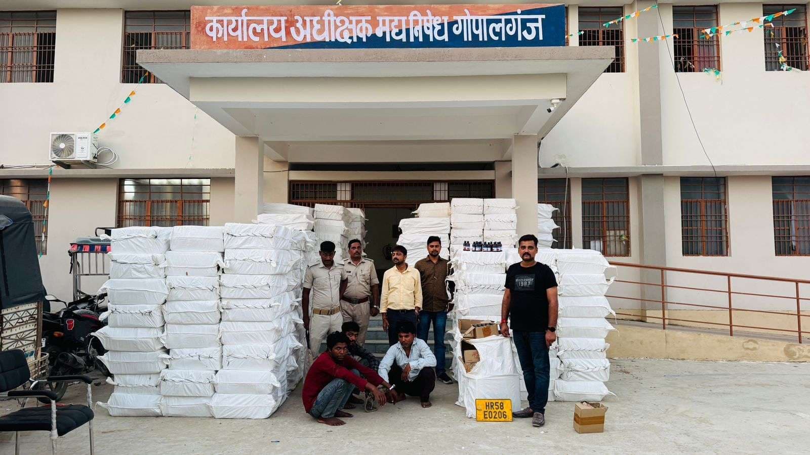 7453 लीटर प्रतिबंधित कफ सिरप बरामद, मध्यप्रदेश के तीन तस्कर हुए गिरफ्तार