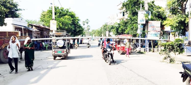 वाहनों के बाजार में प्रवेश पर लगी रोक, गिराये गये सभी ड्रॉप गेट