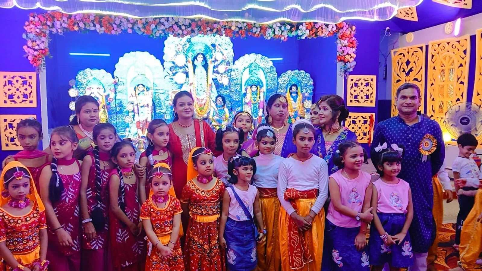 रेलनगरी चित्तरंजन के पूजा पंडालों में गरबा नृत्य की धूम