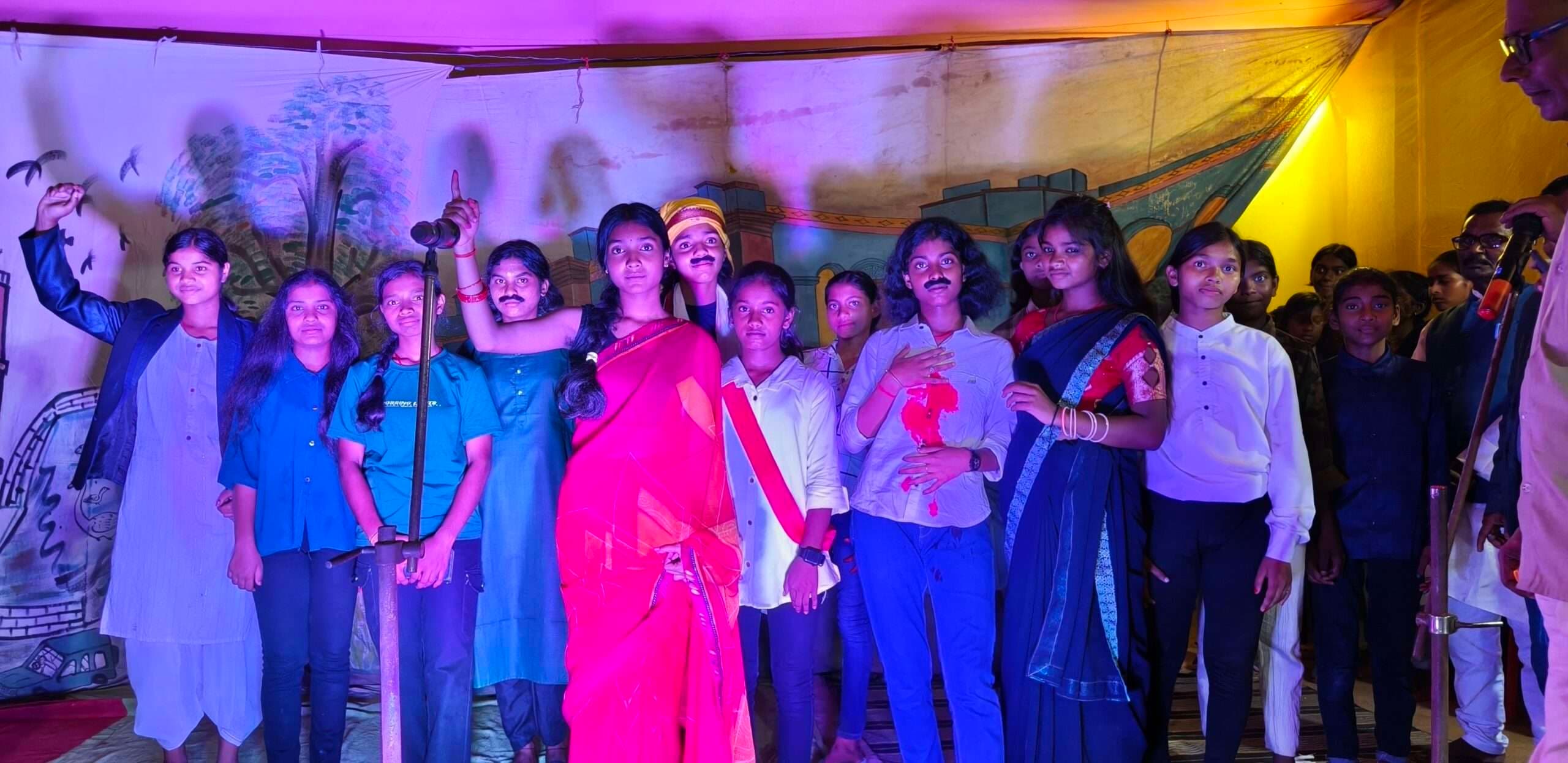 Bokaro News : बगदा में बच्चियों ने किया खोरठा नाटक डाह का मंचन