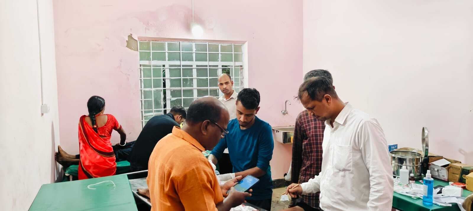 Giridih News: दो बाइकों की सीधी टक्कर में तीन घायल