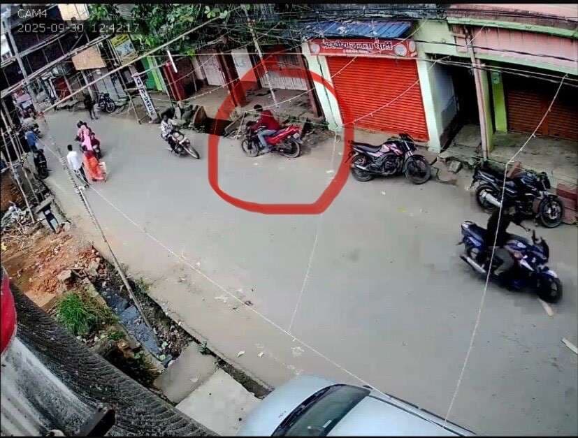 Giridih News: अरगाघाट रोड से बाइक की चोरी, सीसीटीवी में कैद हुई घटना