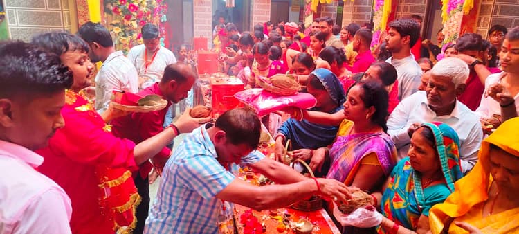 Aurangabad News : गूंज रही मंत्रोच्चार और शंखध्वनि की आवाजें