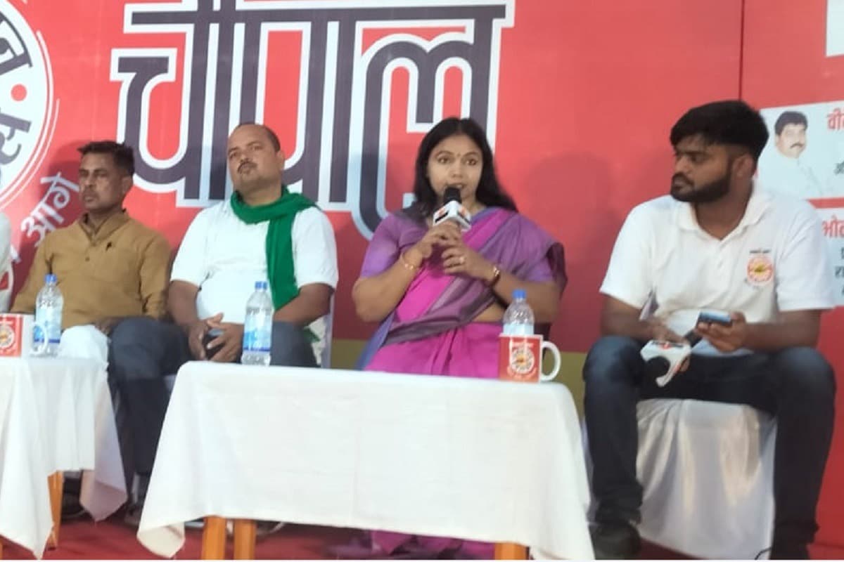 Bihar Election Express: मोहनिया की जनता है गुस्से में, चौपाल में इस मुद्दे पर हो गयी तीखी नोक-झोंक
