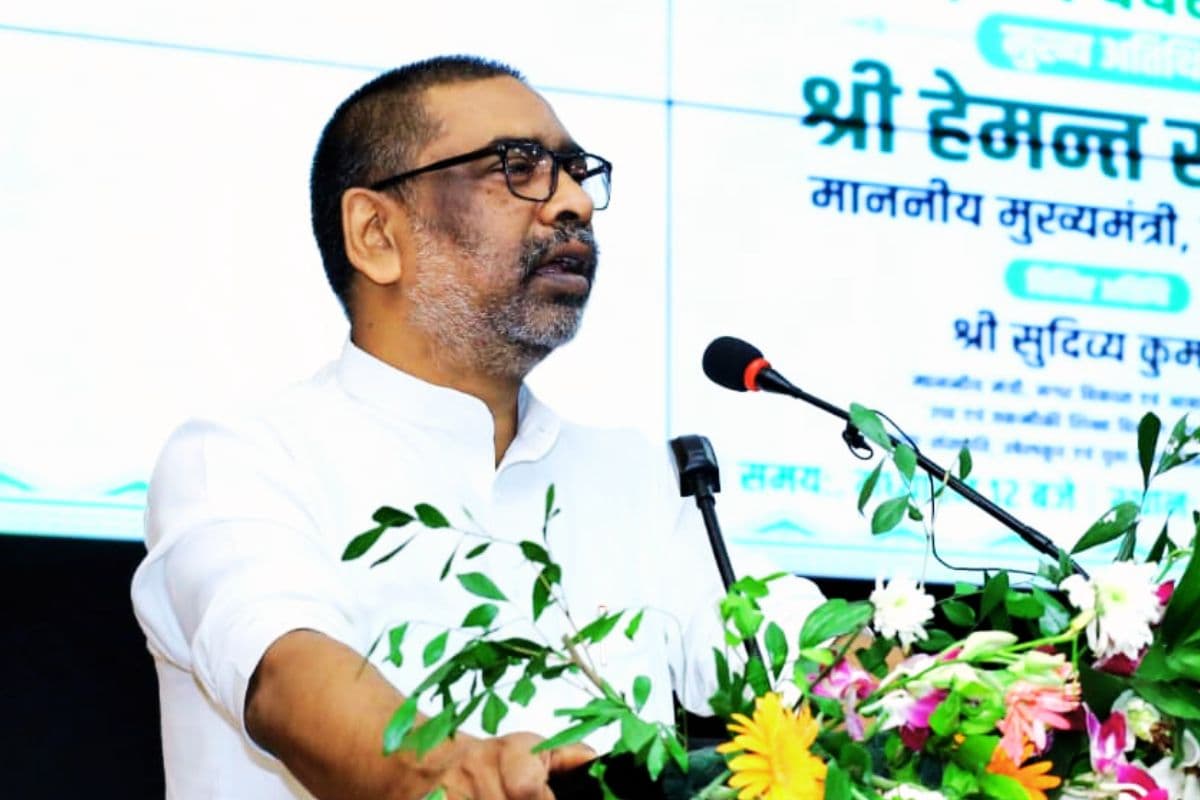 हेमंत सोरेन ने युवाओं को दिया नियुक्ति पत्र, जेटीडीसी का लोगो भी जारी किया