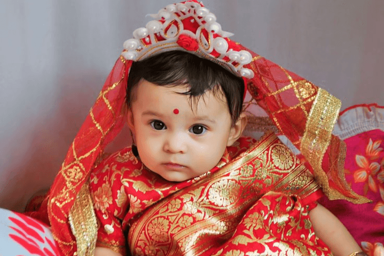 Baby Girl Names Starting With V: बेटी के लिए रखें व से शुरू होने वाले ये सुंदर हिंदू नाम