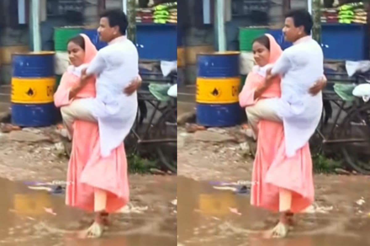 Viral Video: प्यार हो तो ऐसा! पति को गोद में उठाकर पत्नी ने पार किया पानी में डूबा सड़क, देखें वीडियो