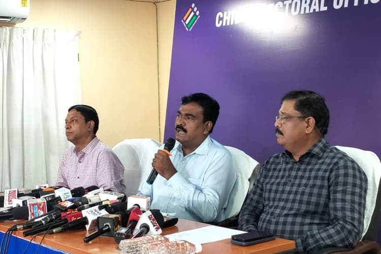 घाटशिला विधानसभा उपचुनाव के लिए प्रारूप मतदाता सूची जारी, बूथों की संख्या बढ़कर हुई 300, सीईओ ने की ये अपील