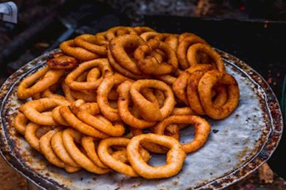Nepali Sel Roti Recipe: बिना मशीन के घर पर मिनटों में बनाएं, नेपाल के त्योहारों की शान 